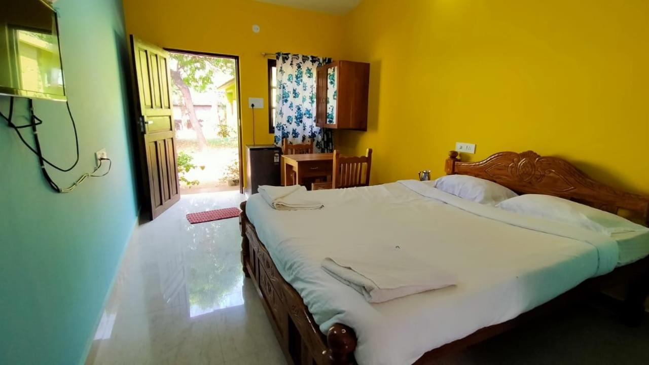 Shrushthee Guest House Vagator Exterior photo